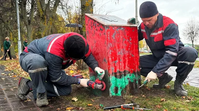 В Орше отреставрировали памятный знак на комсомольской аллее
